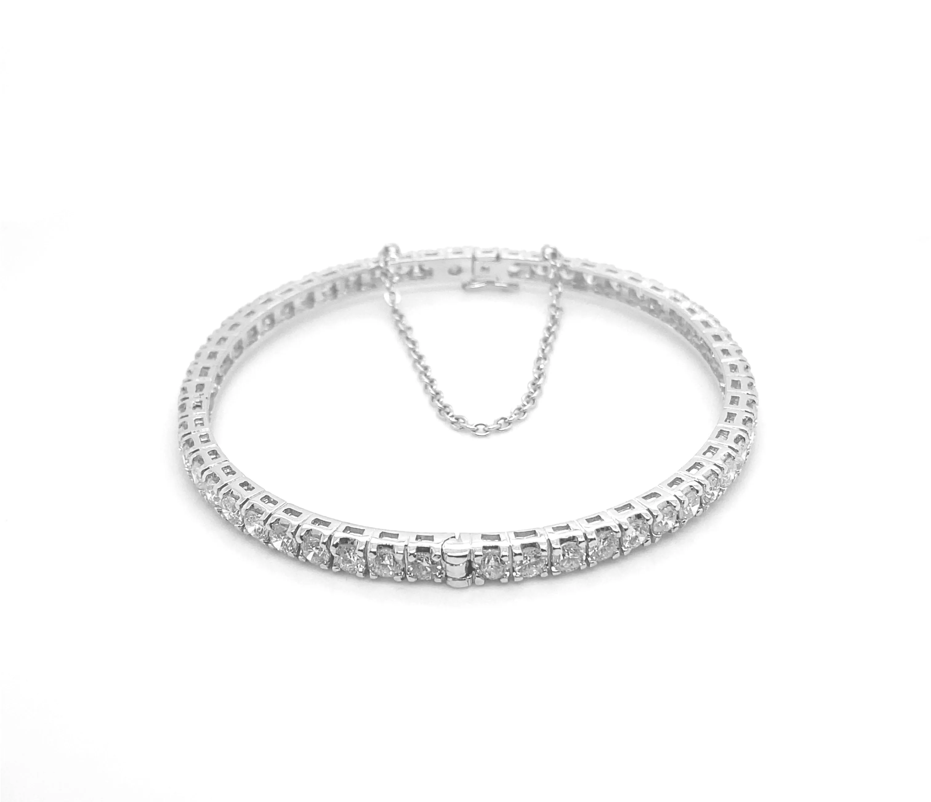 Diamond Bangle White Gold B001